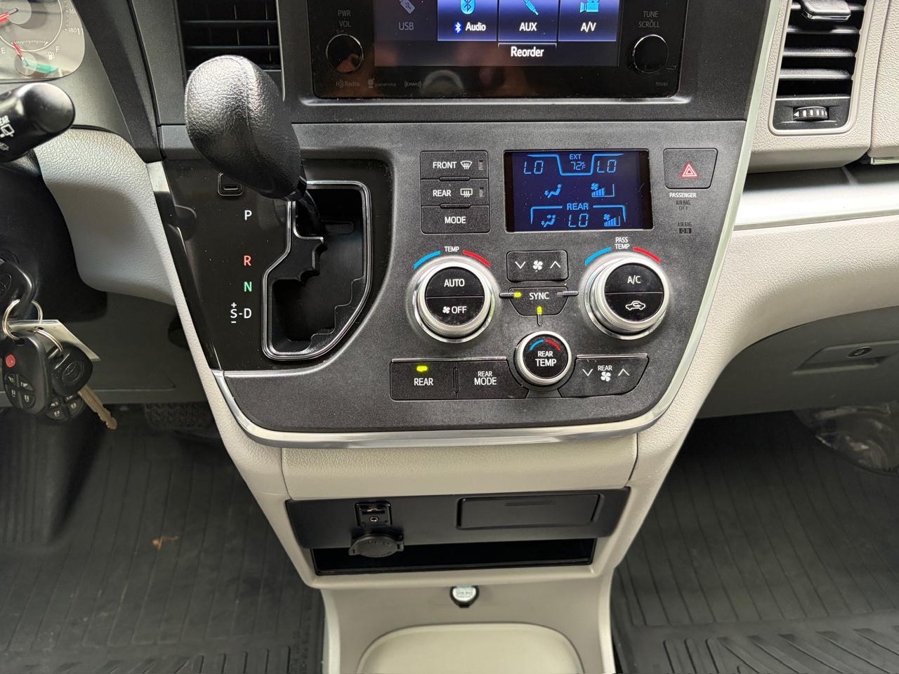 Toyota Sienna LE 8-Passenger 2017