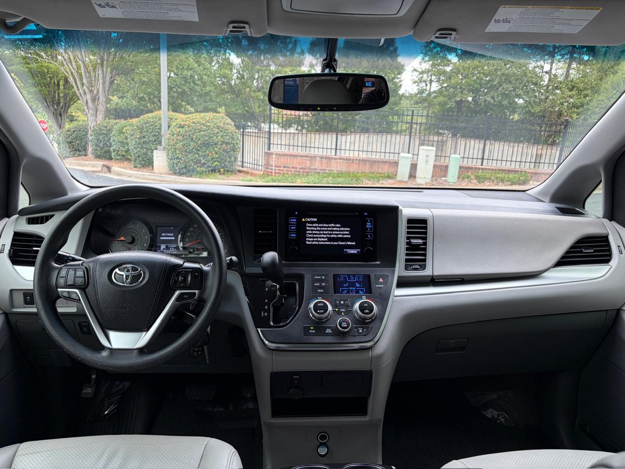 Toyota Sienna LE 8-Passenger 2017