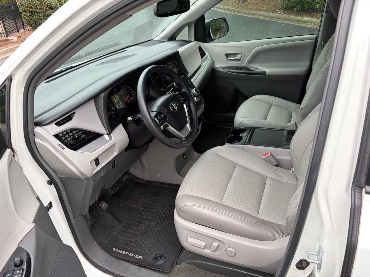 Toyota Sienna LE 8-Passenger 2017