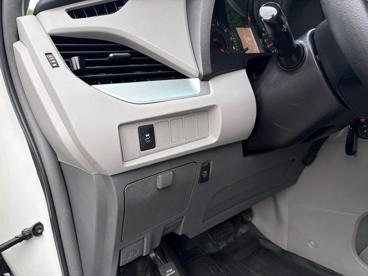 Toyota Sienna LE 8-Passenger 2017