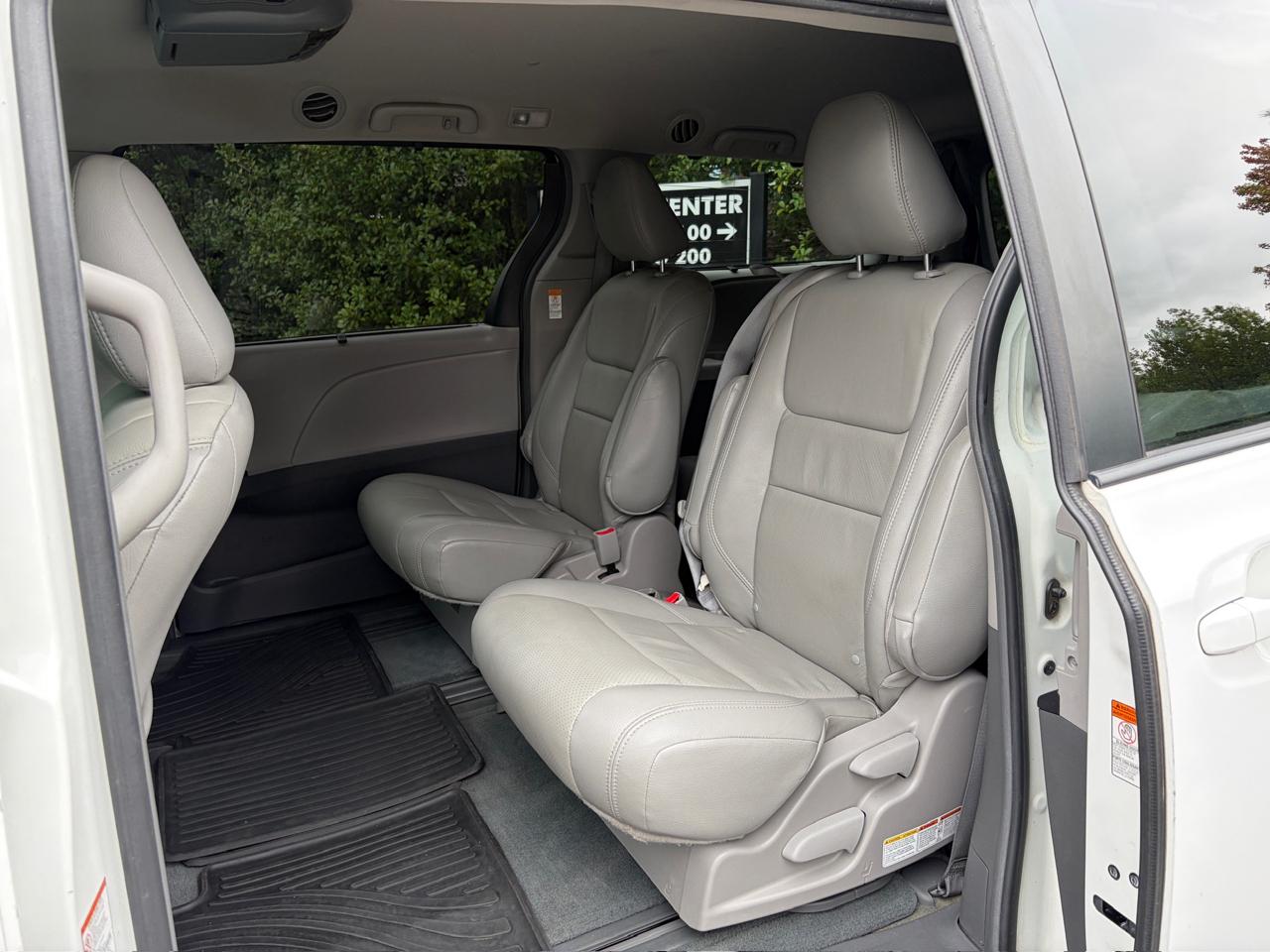 Toyota Sienna LE 8-Passenger 2017