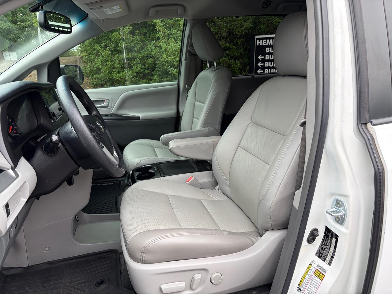 Toyota Sienna LE 8-Passenger 2017