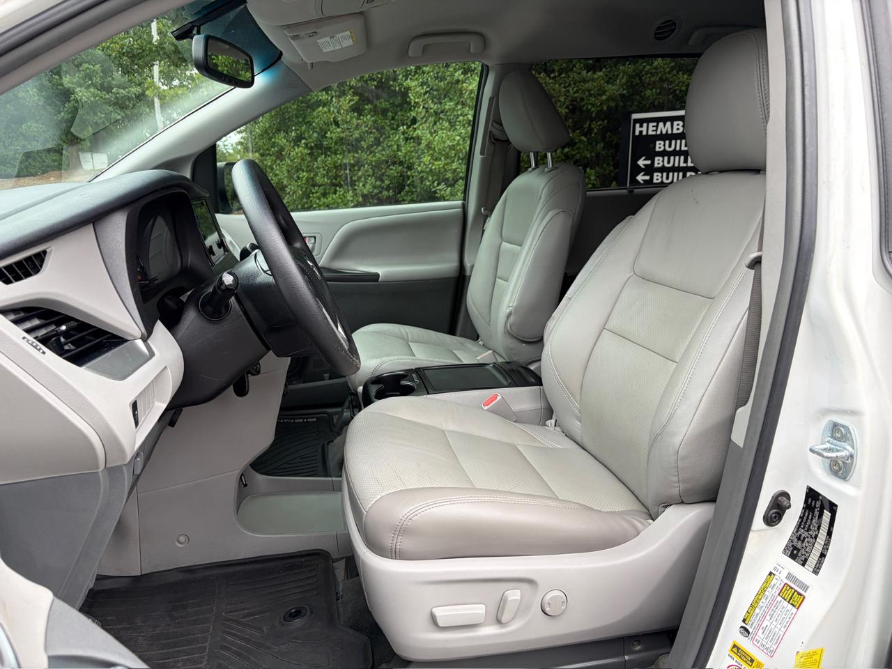 Toyota Sienna LE 8-Passenger 2017