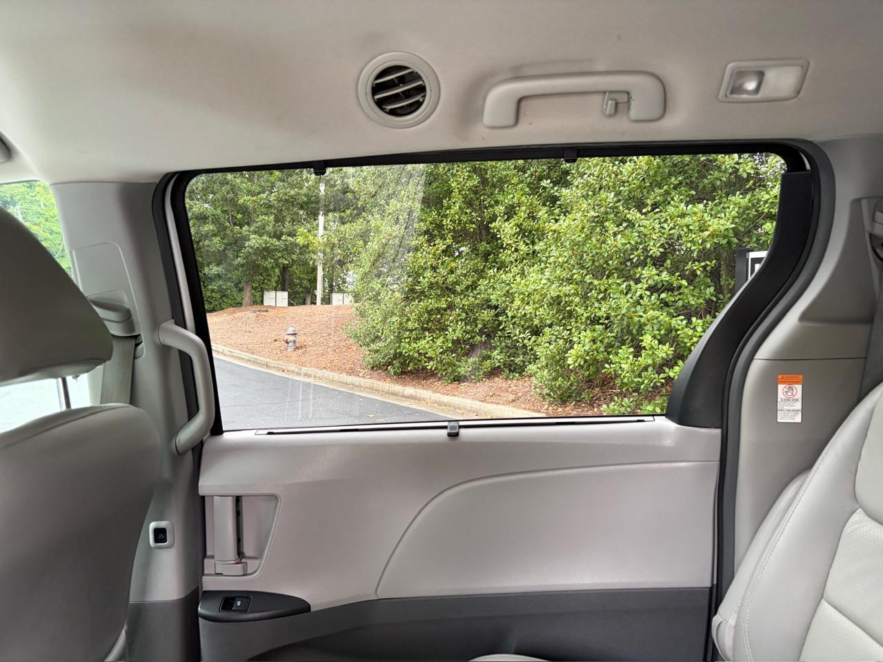 Toyota Sienna LE 8-Passenger 2017