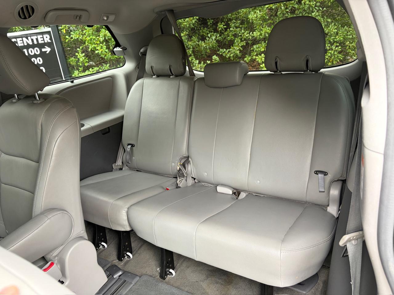 Toyota Sienna LE 8-Passenger 2017