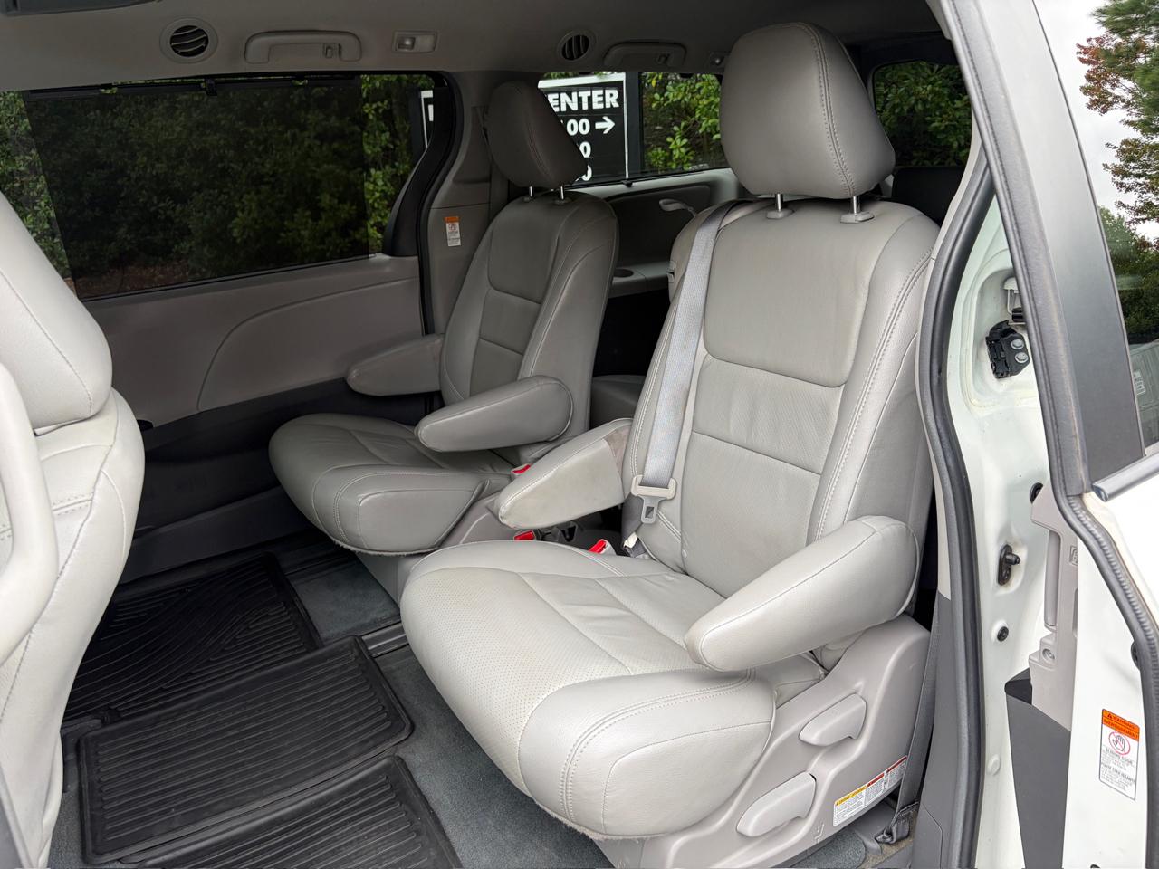 Toyota Sienna LE 8-Passenger 2017