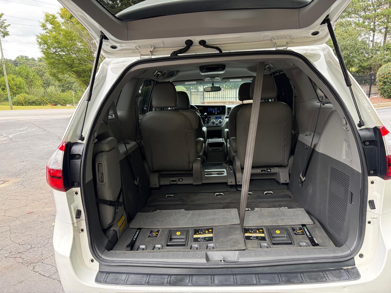 Toyota Sienna LE 8-Passenger 2017