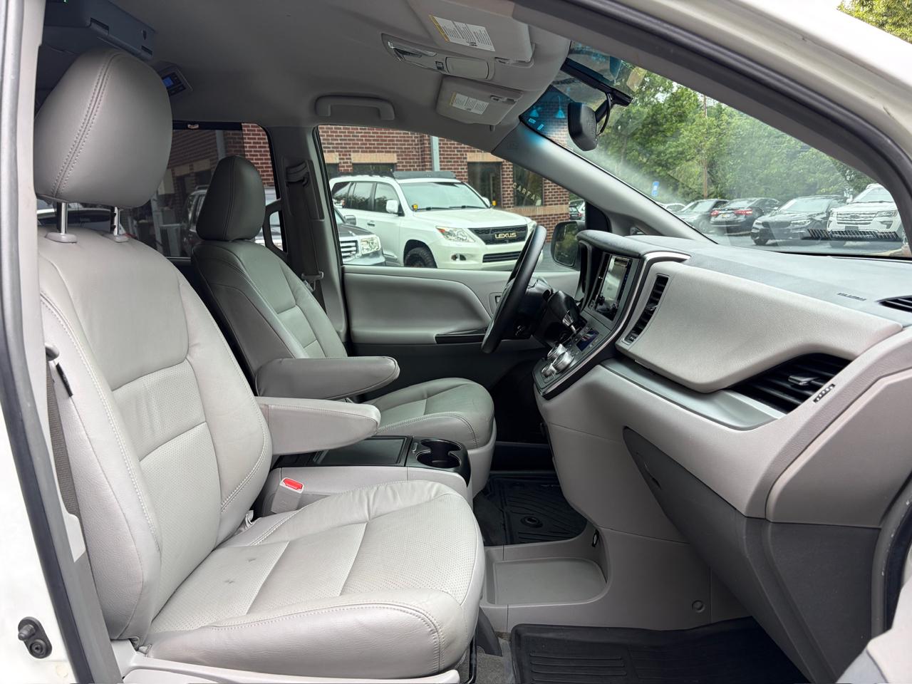 Toyota Sienna LE 8-Passenger 2017