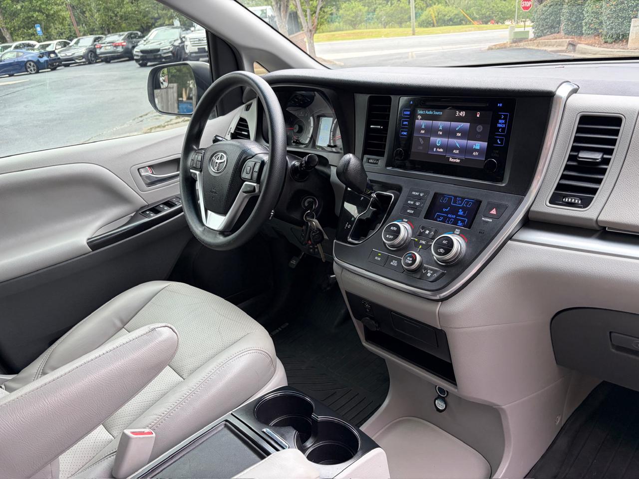 Toyota Sienna LE 8-Passenger 2017