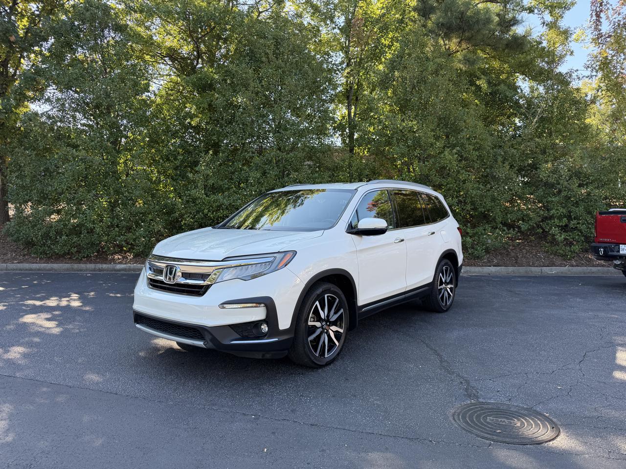 Honda Pilot Touring w/Rear Captain's Chairs 2019