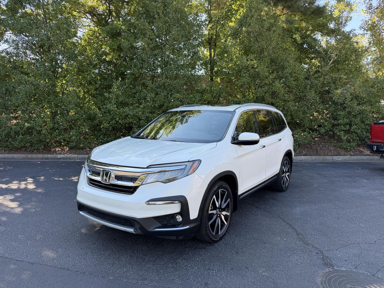 Honda Pilot Touring w/Rear Captain's Chairs 2019