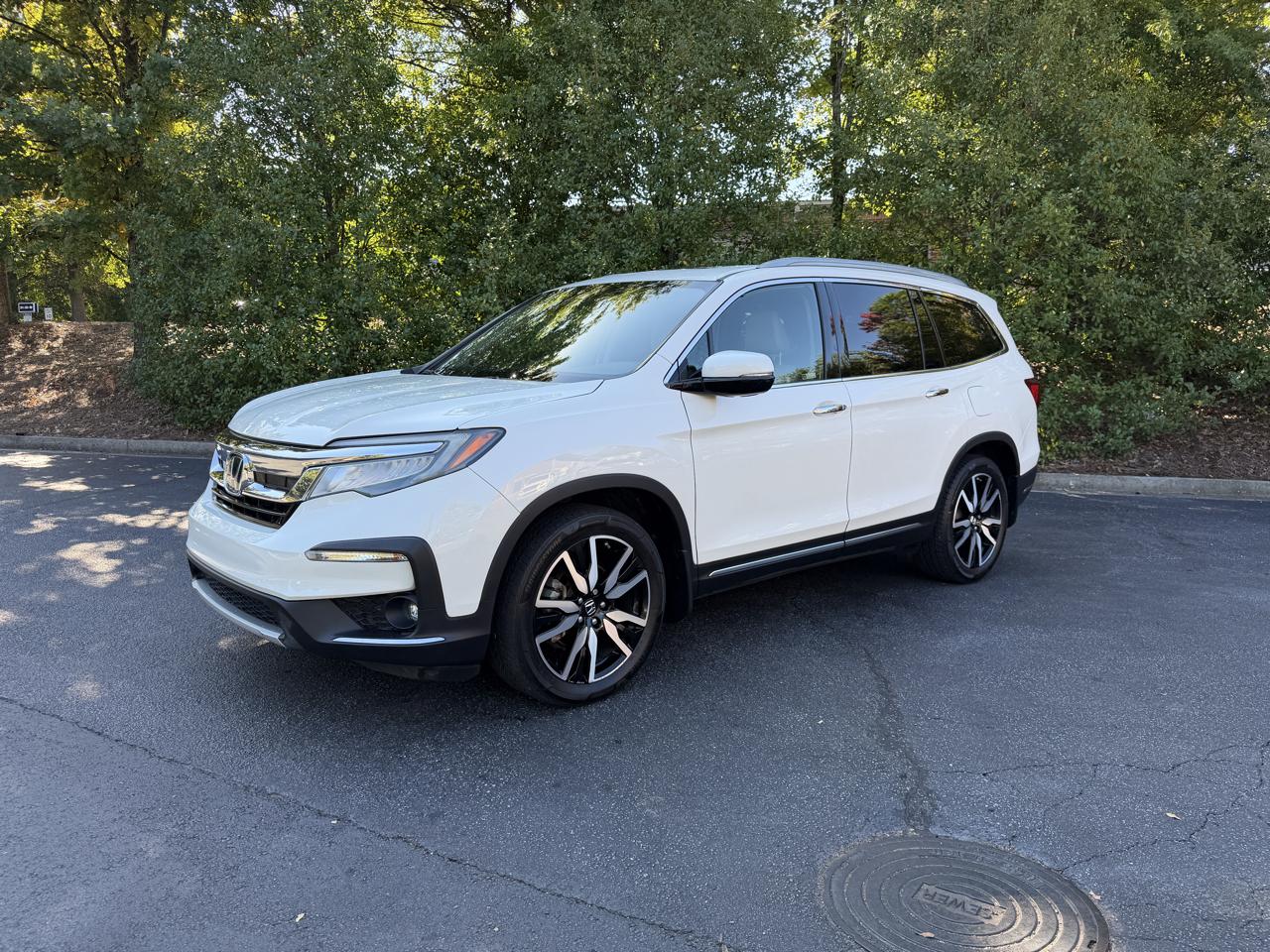 Honda Pilot Touring w/Rear Captain's Chairs 2019