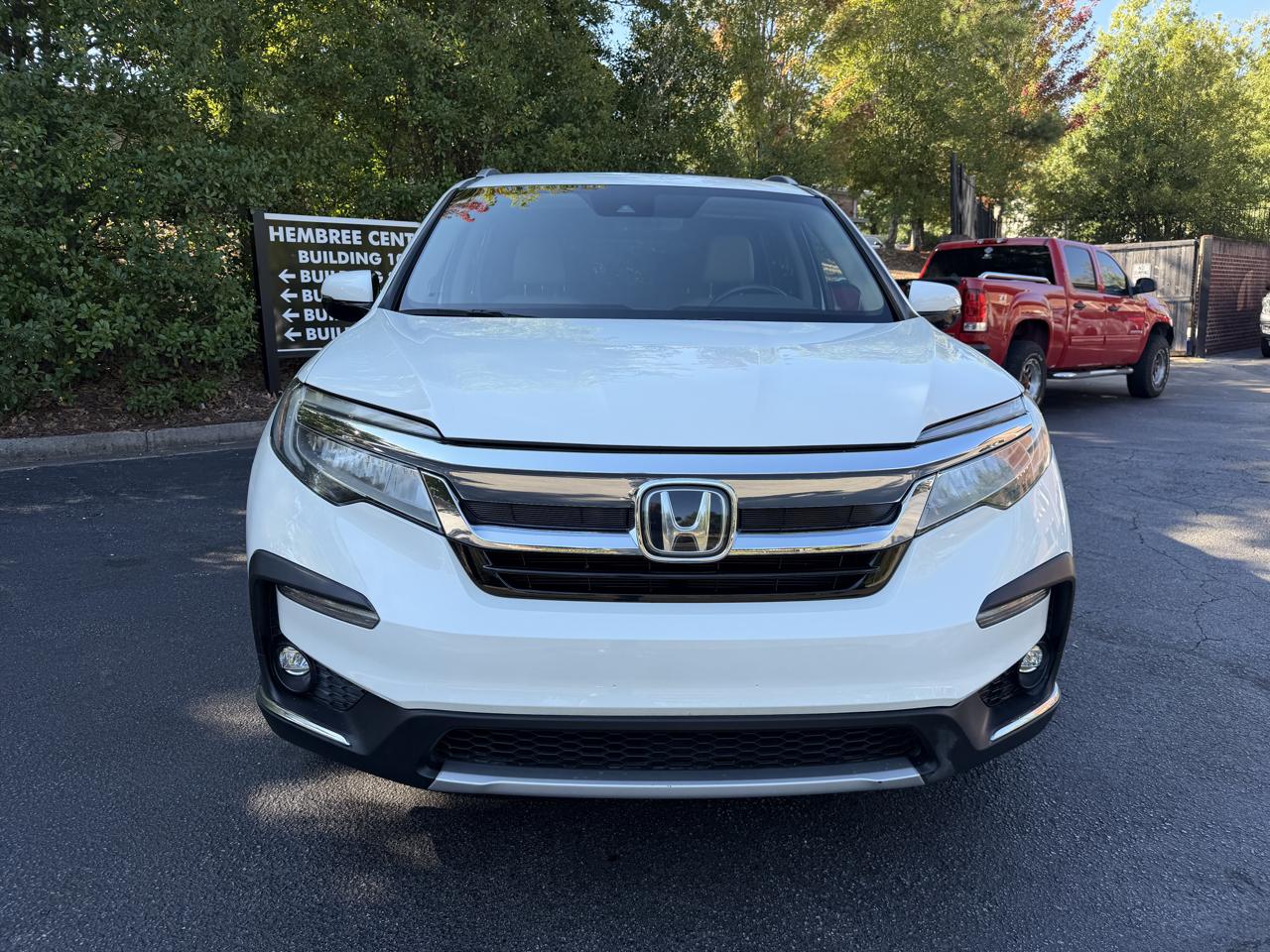 Honda Pilot Touring w/Rear Captain's Chairs 2019