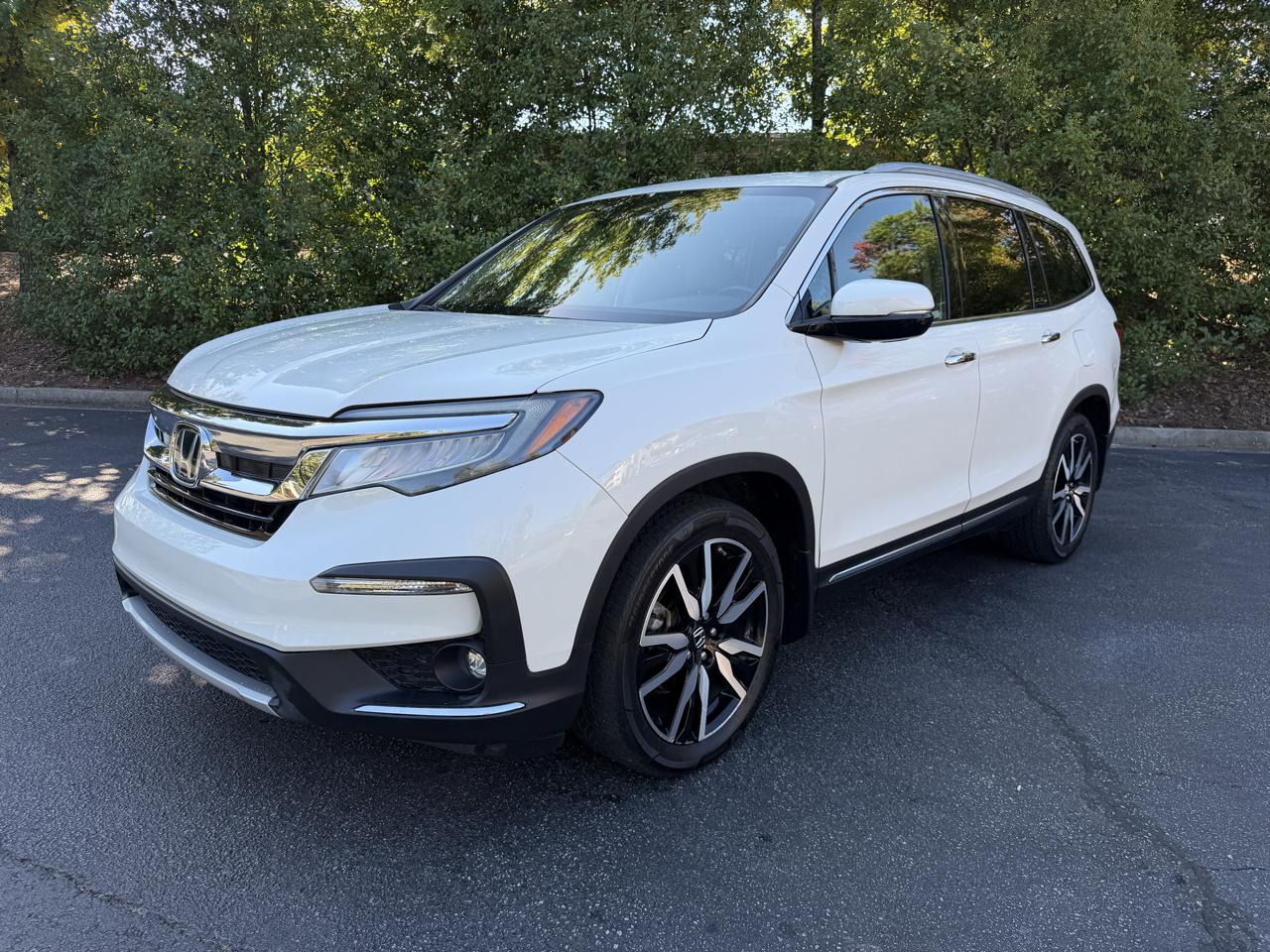 Honda Pilot Touring w/Rear Captain's Chairs 2019