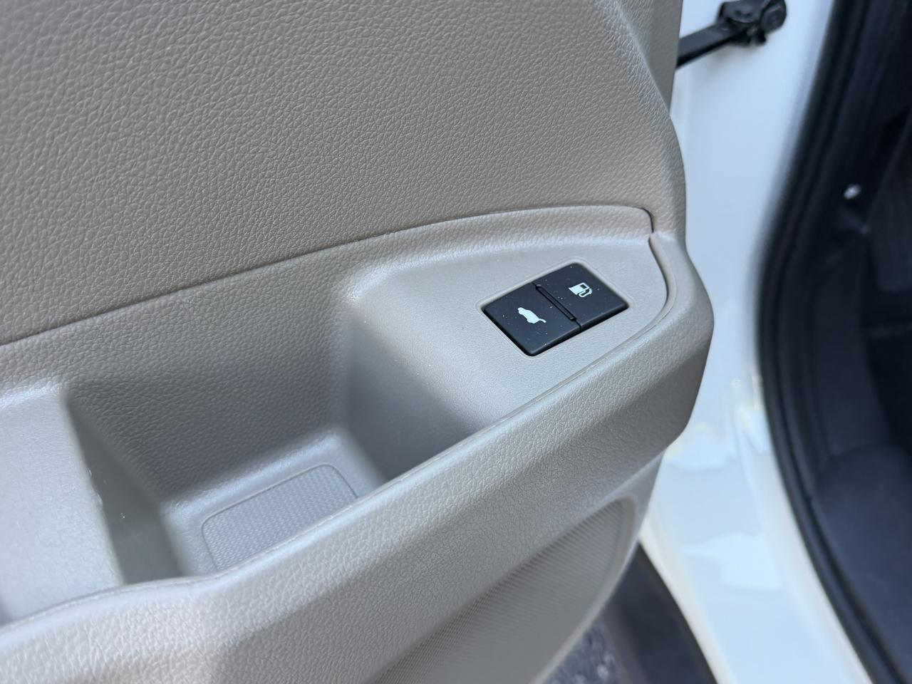 Honda Pilot Touring w/Rear Captain's Chairs 2019