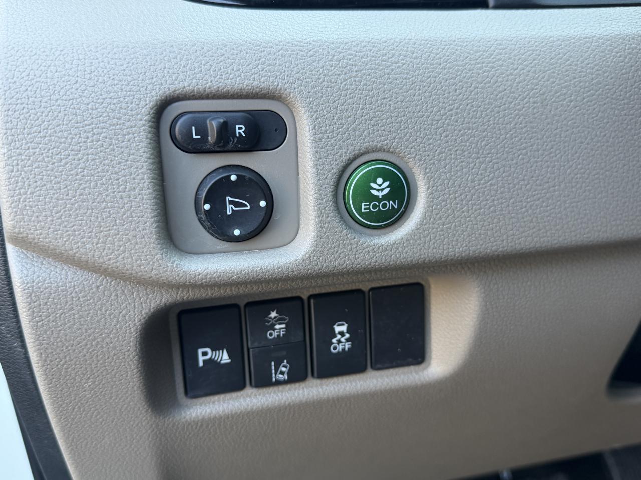 Honda Pilot Touring w/Rear Captain's Chairs 2019
