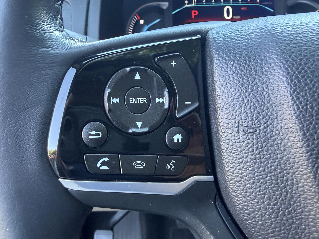 Honda Pilot Touring w/Rear Captain's Chairs 2019