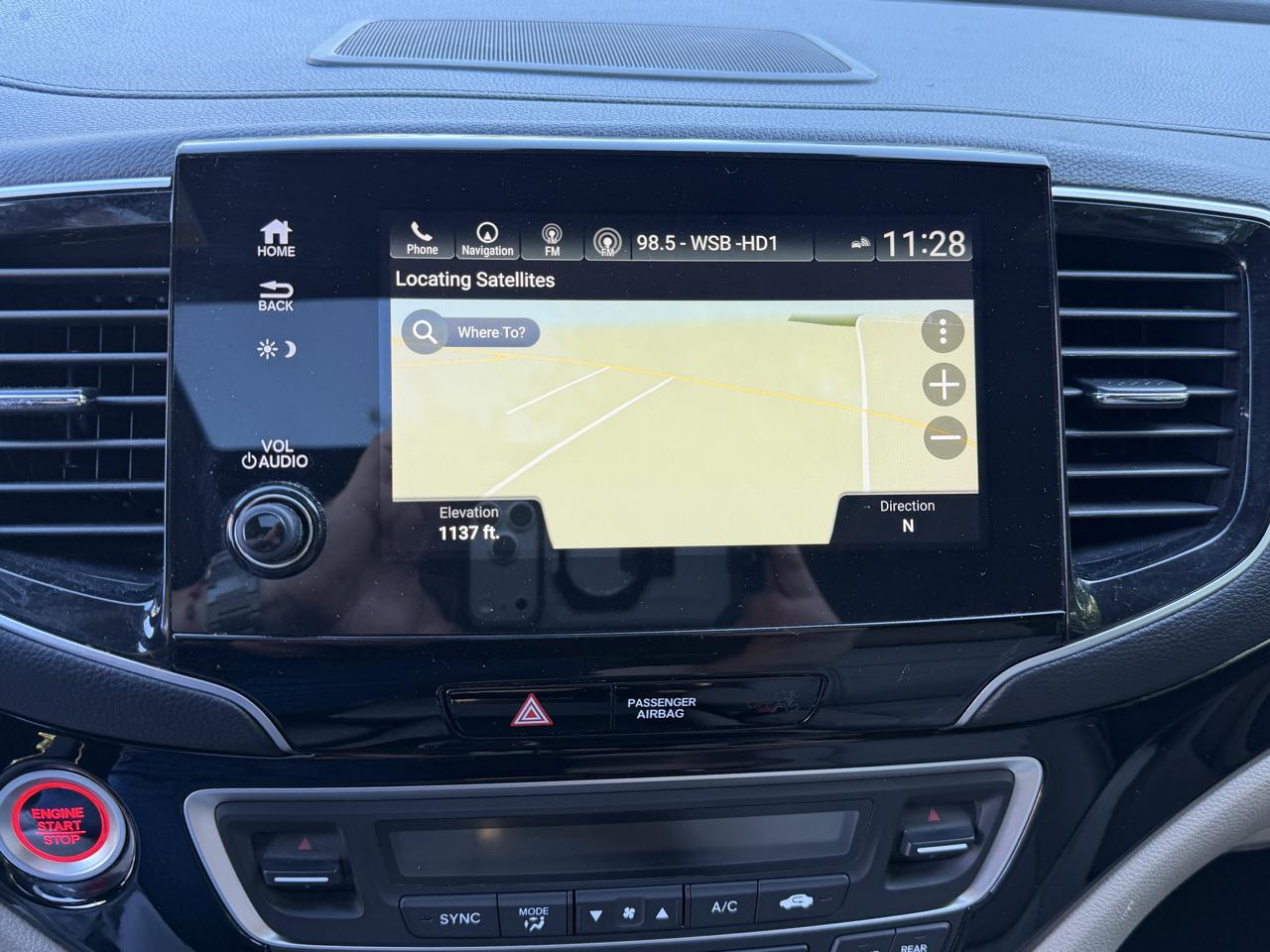 Honda Pilot Touring w/Rear Captain's Chairs 2019