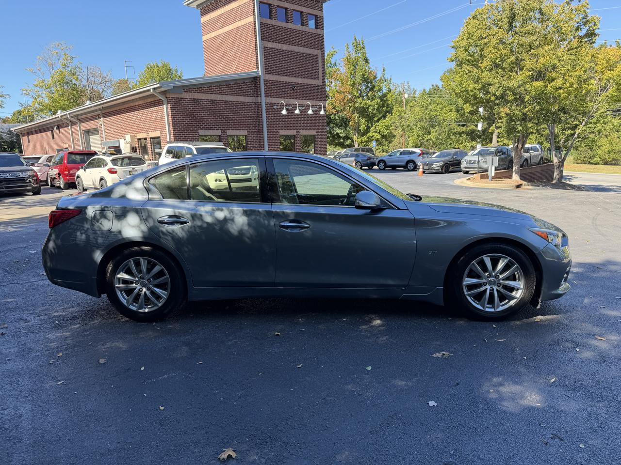 Infiniti Q50 photo 11