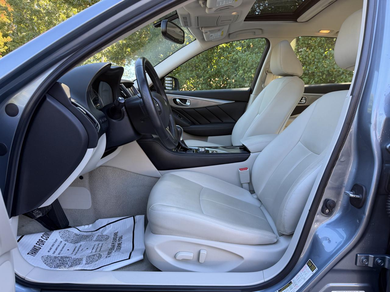 Infiniti Q50 photo 21