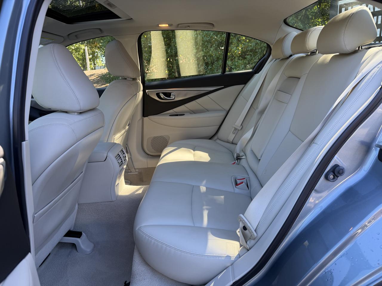 Infiniti Q50 photo 28