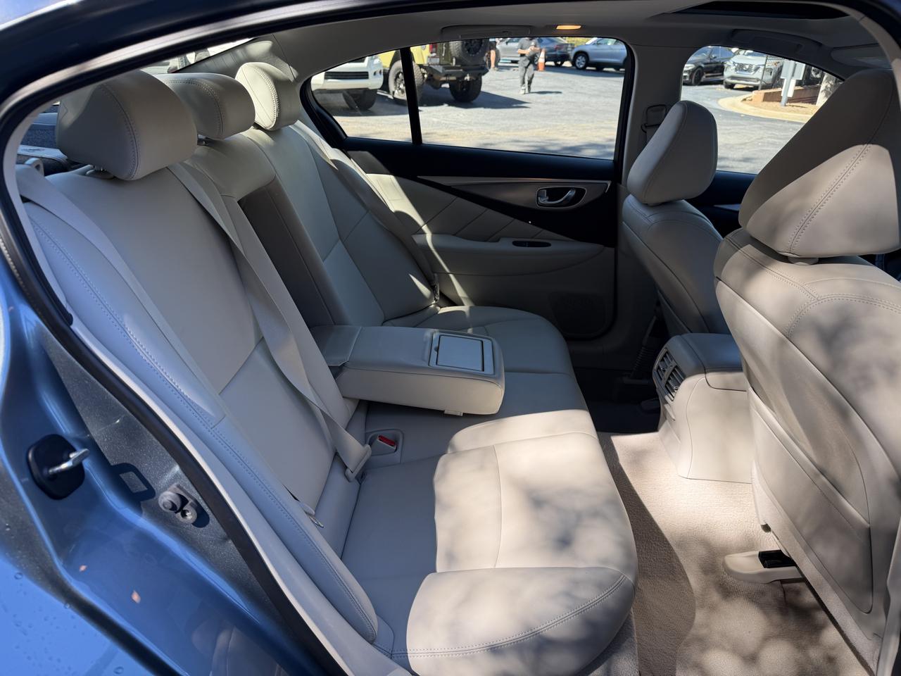 Infiniti Q50 photo 36