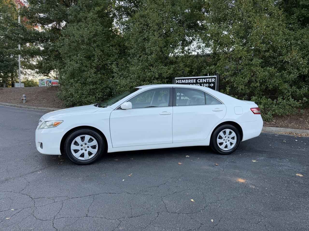 Toyota Camry LE 6-Spd AT 2011