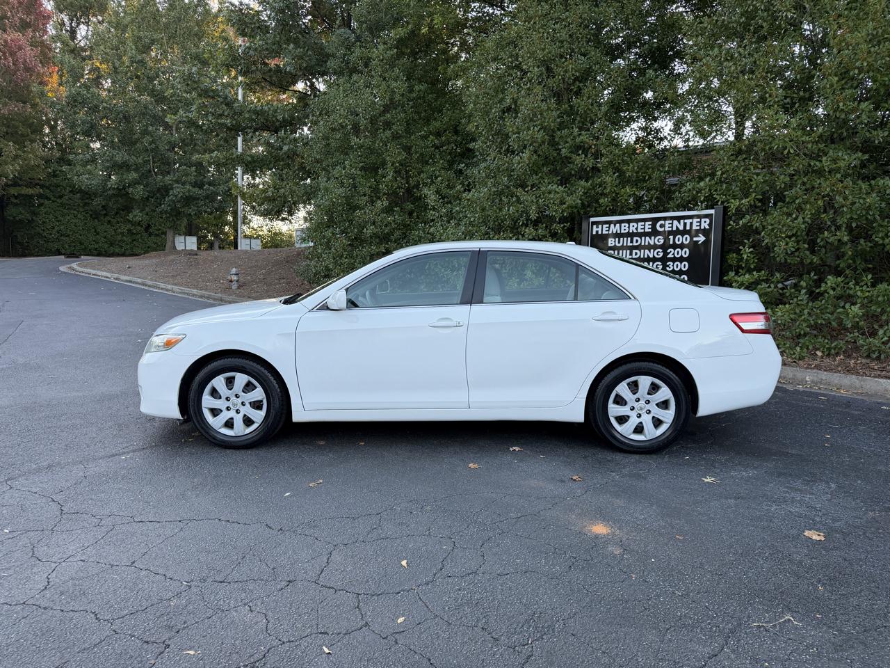 Toyota Camry LE 6-Spd AT 2011