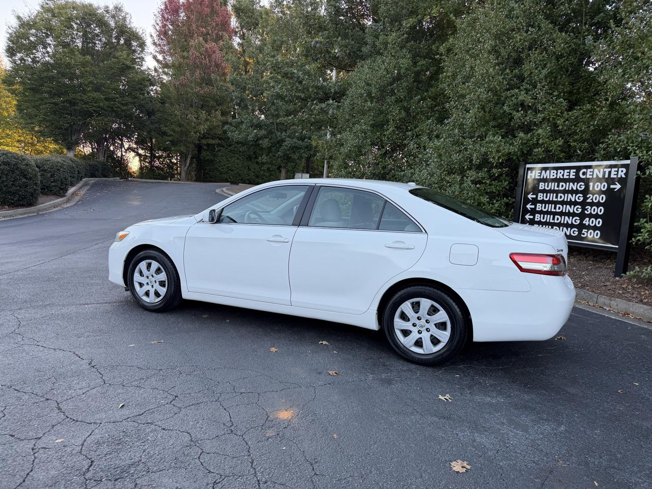 Toyota Camry LE 6-Spd AT 2011