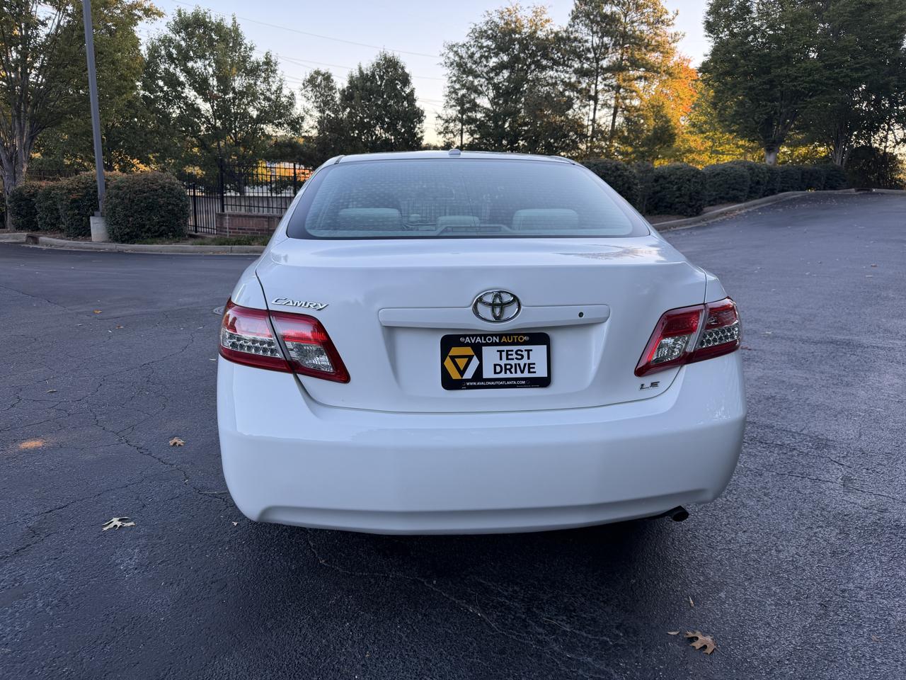 Toyota Camry LE 6-Spd AT 2011