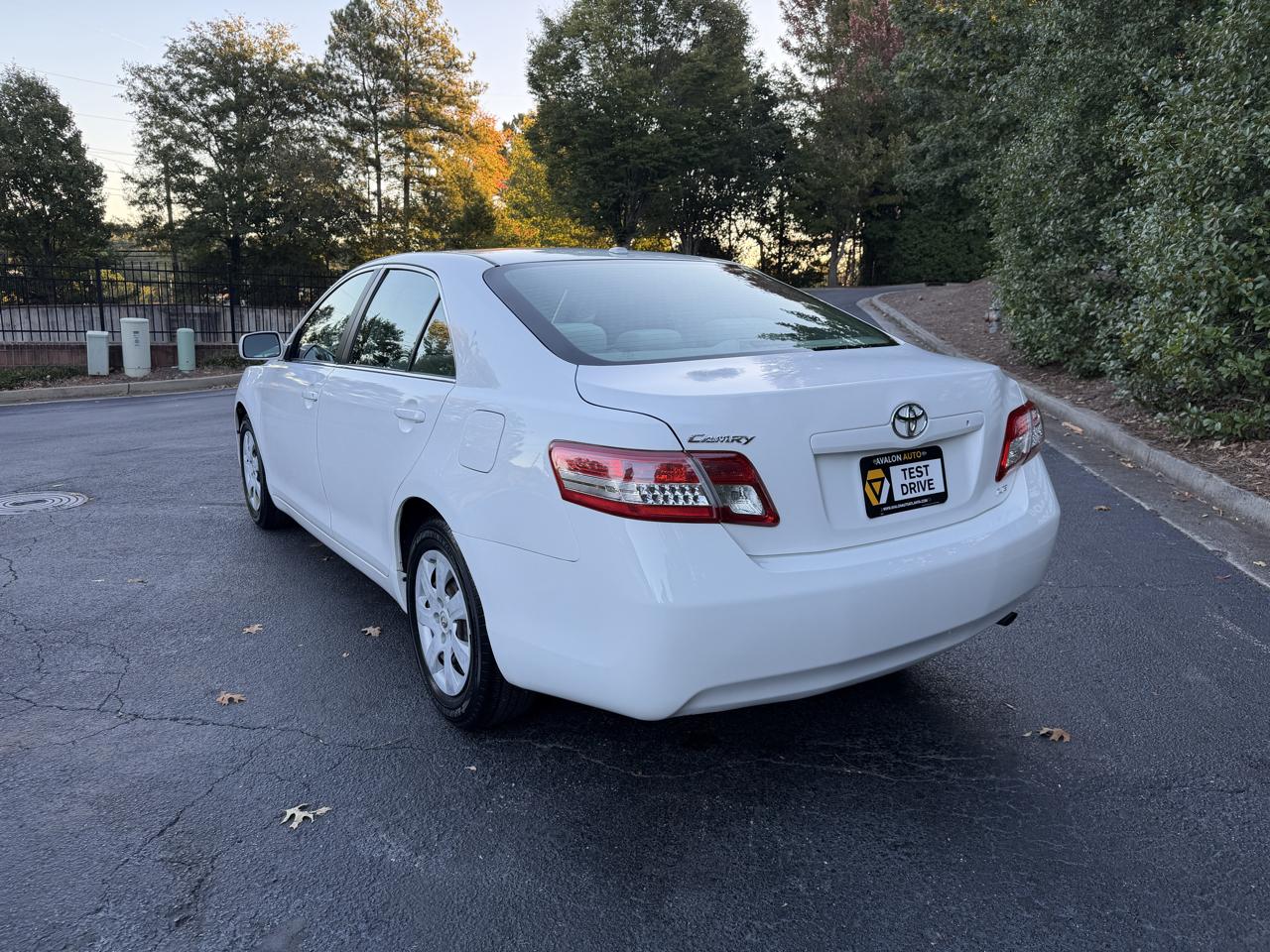 Toyota Camry LE 6-Spd AT 2011