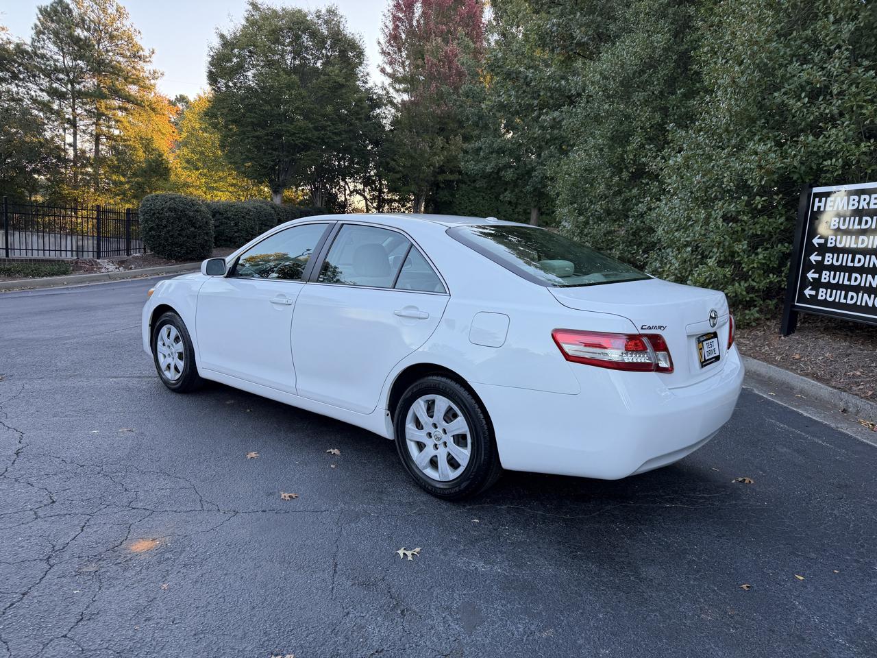 Toyota Camry LE 6-Spd AT 2011
