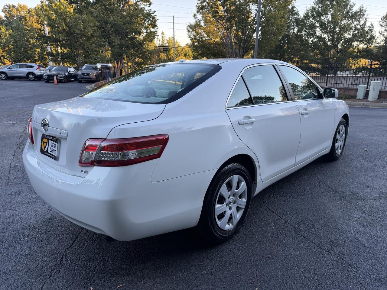 Toyota Camry LE 6-Spd AT 2011