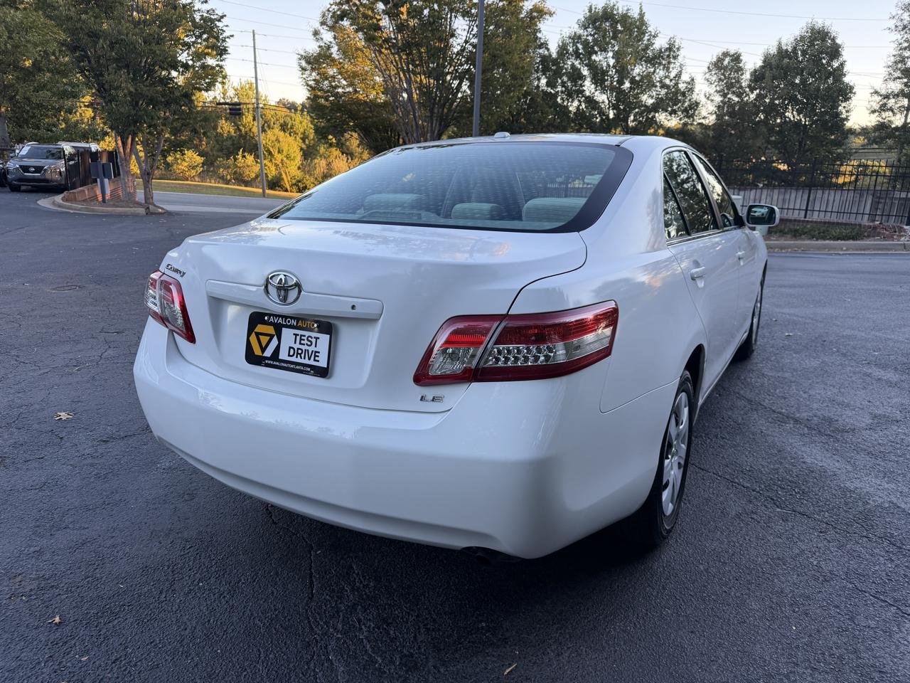Toyota Camry LE 6-Spd AT 2011