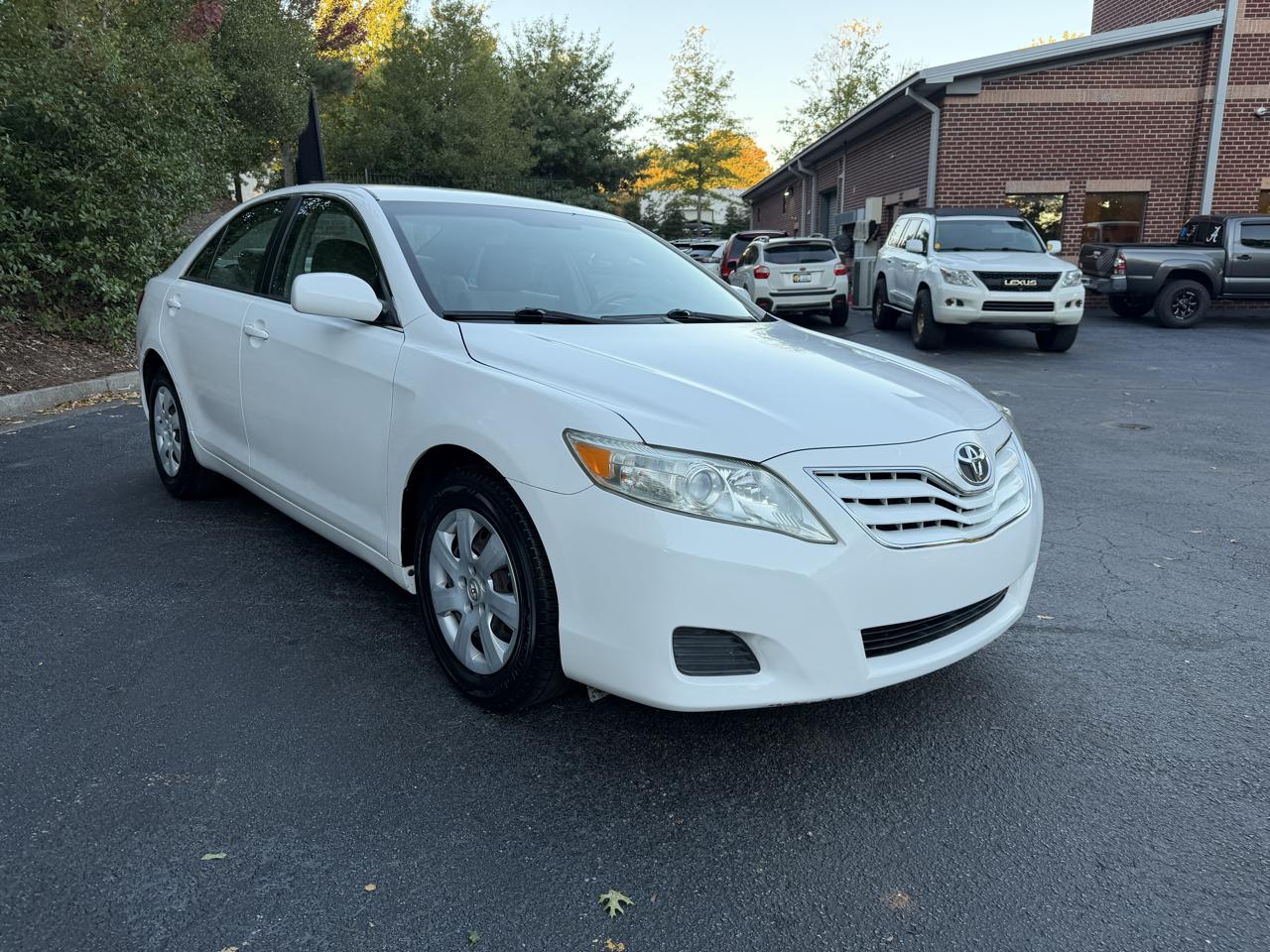 Toyota Camry LE 6-Spd AT 2011