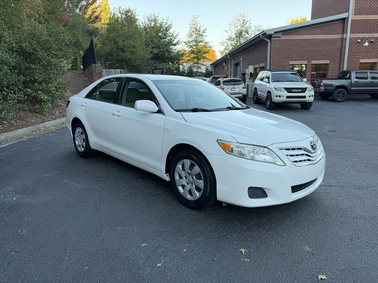 Toyota Camry LE 6-Spd AT 2011
