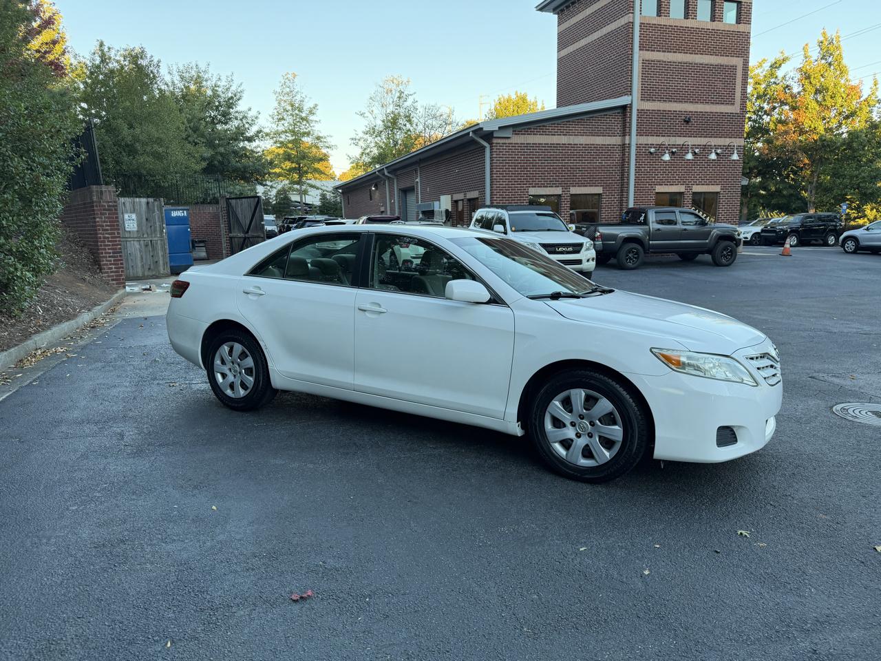 Toyota Camry LE 6-Spd AT 2011