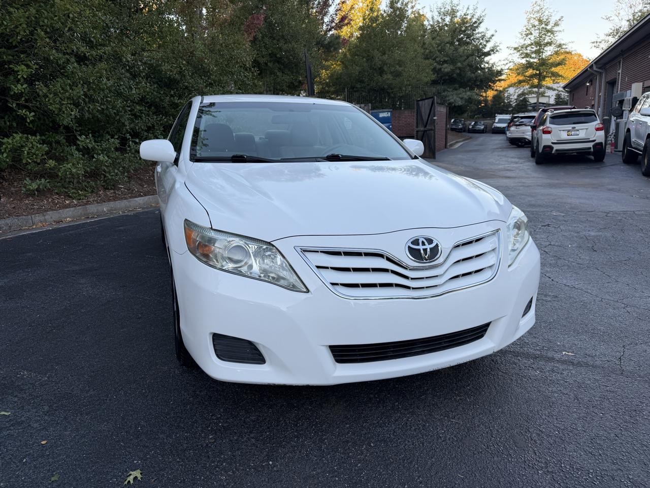 Toyota Camry LE 6-Spd AT 2011