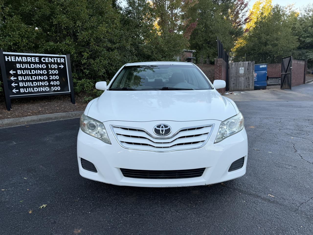 Toyota Camry LE 6-Spd AT 2011