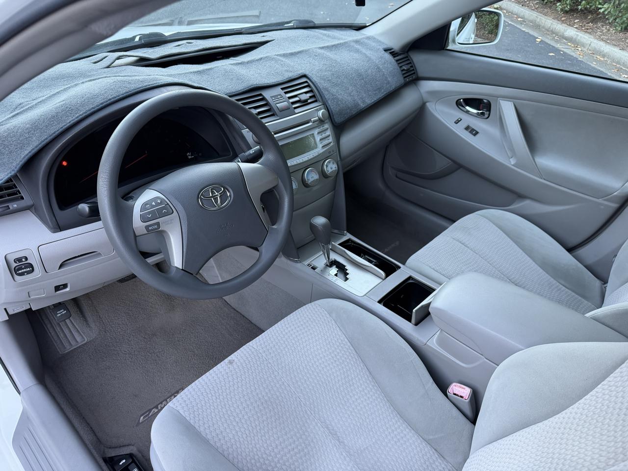 Toyota Camry LE 6-Spd AT 2011