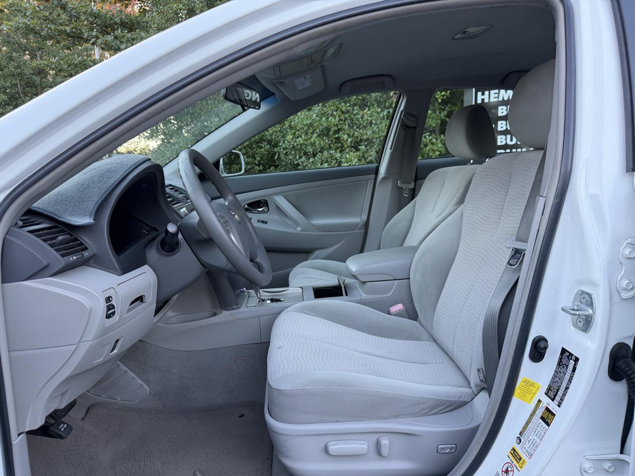 Toyota Camry LE 6-Spd AT 2011