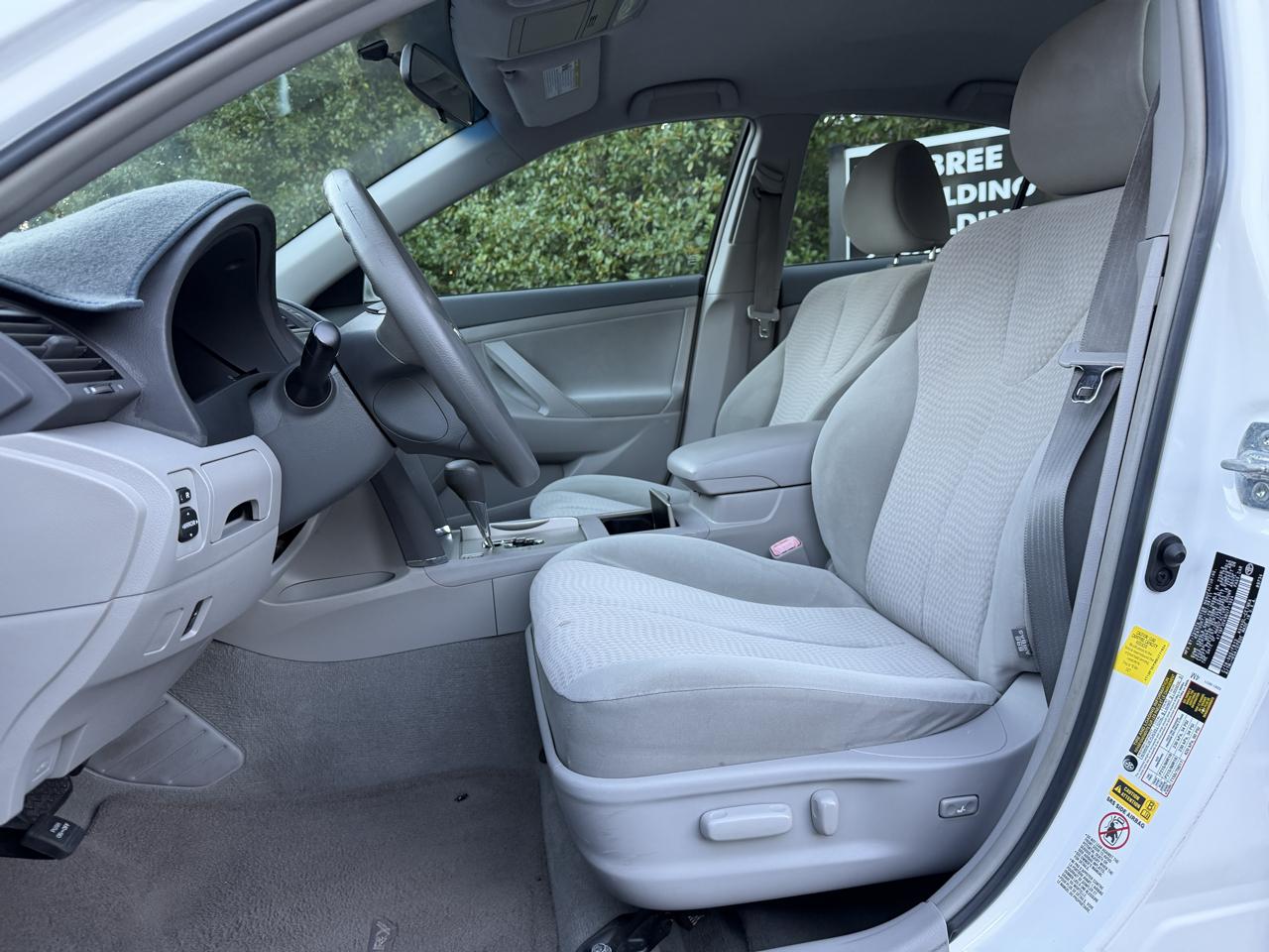 Toyota Camry LE 6-Spd AT 2011