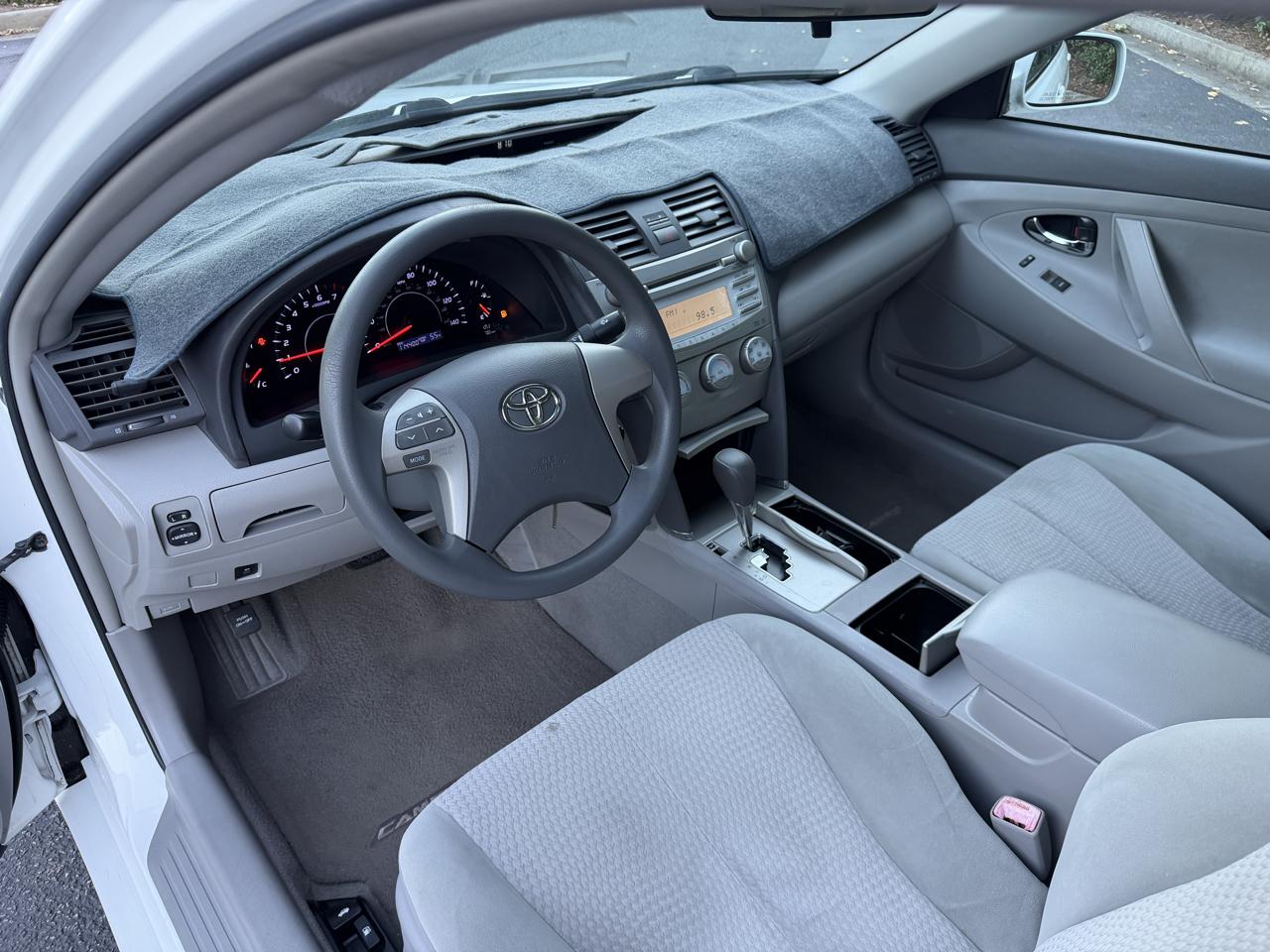 Toyota Camry LE 6-Spd AT 2011