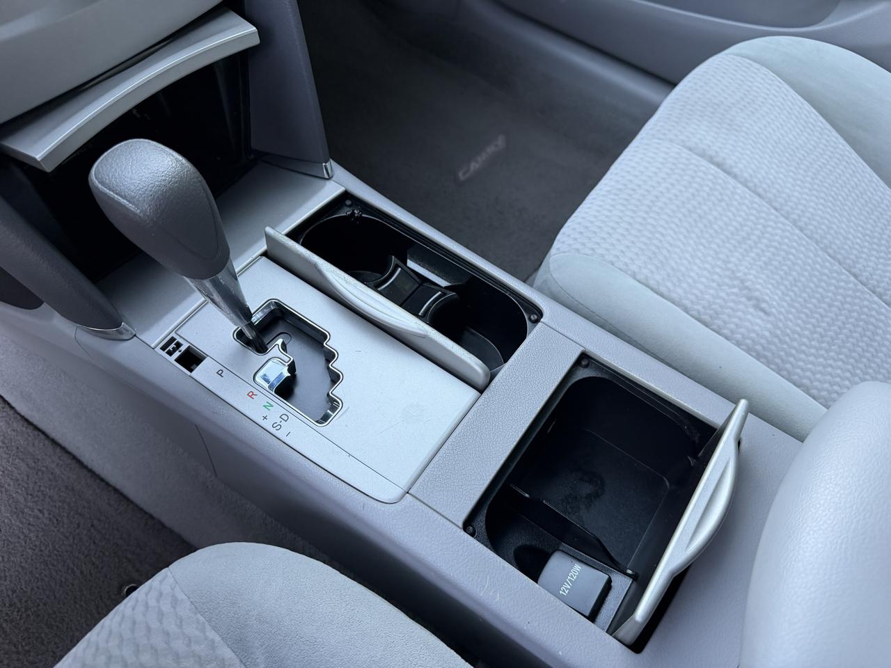 Toyota Camry LE 6-Spd AT 2011