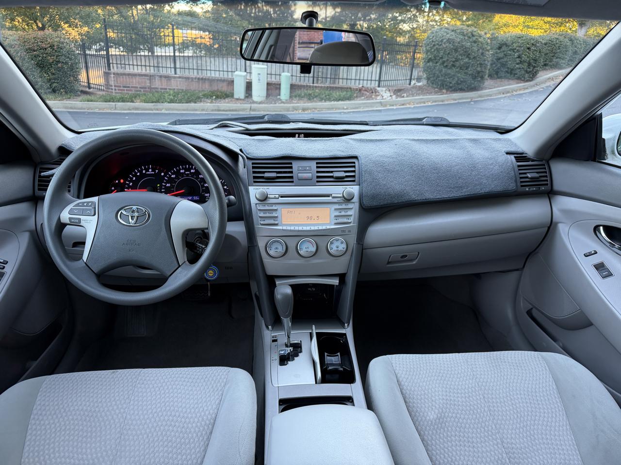 Toyota Camry LE 6-Spd AT 2011