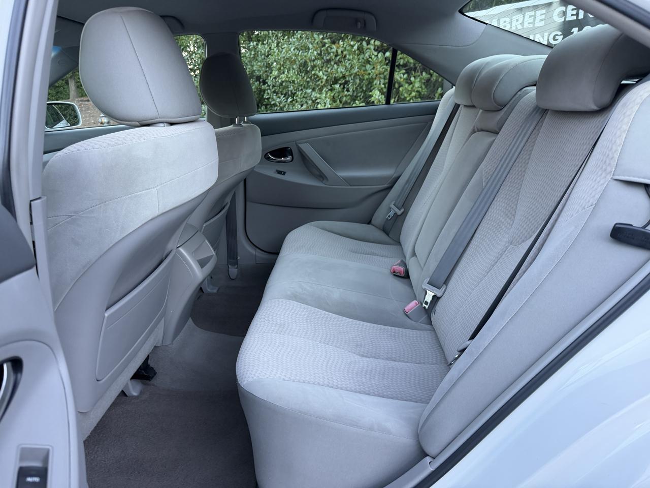 Toyota Camry LE 6-Spd AT 2011