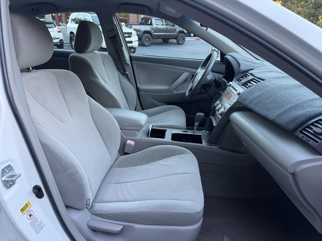 Toyota Camry LE 6-Spd AT 2011