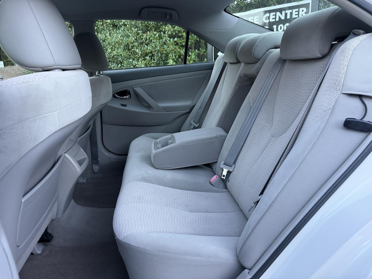 Toyota Camry LE 6-Spd AT 2011