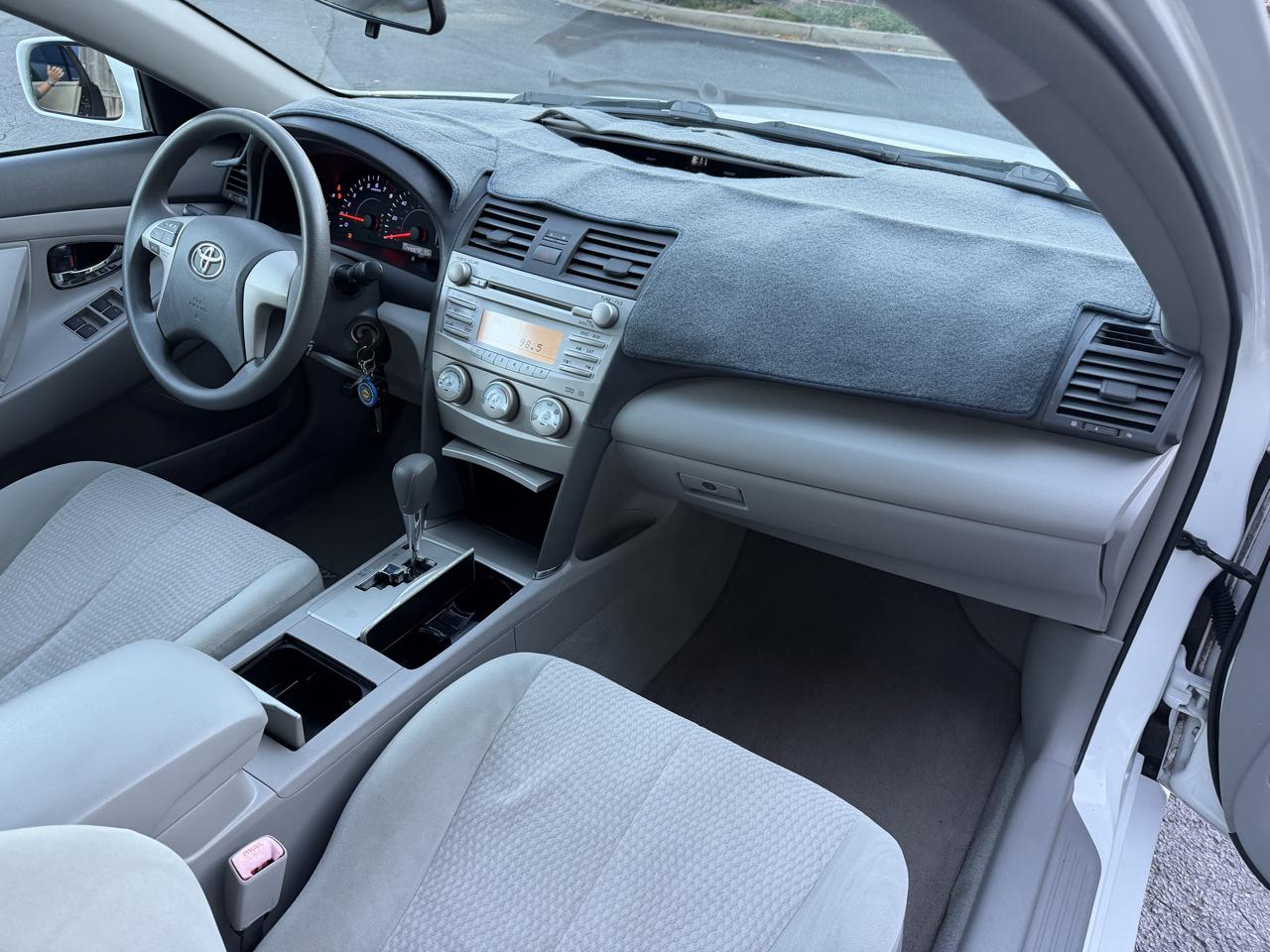 Toyota Camry LE 6-Spd AT 2011