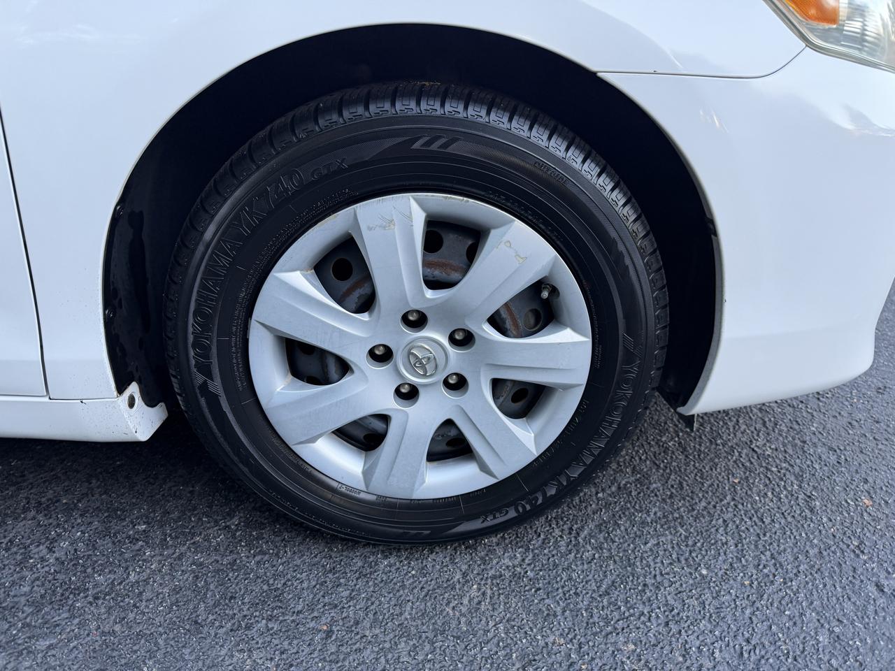 Toyota Camry LE 6-Spd AT 2011